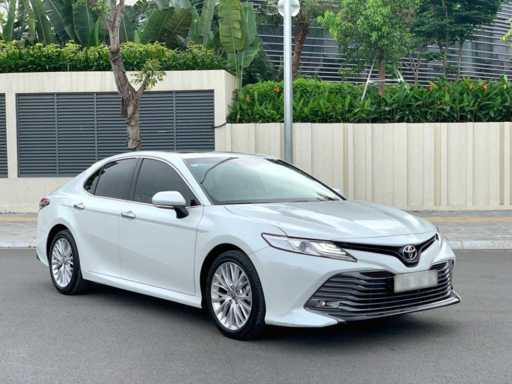 Cho Thuê Xe Camry - Đẳng Cấp Doanh Nhân Cùng Thuê Xe Huy Đạt