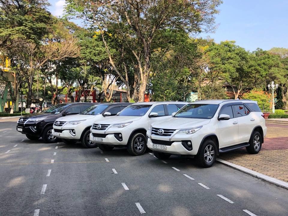 Thuê xe Huy Đạt cung cấp dịch vụ xe 7 chỗ từ sân bay Tân Sơn Nhất về Quận Thủ Đức với Tài xế kinh nghiệm và chuyên nghiệp